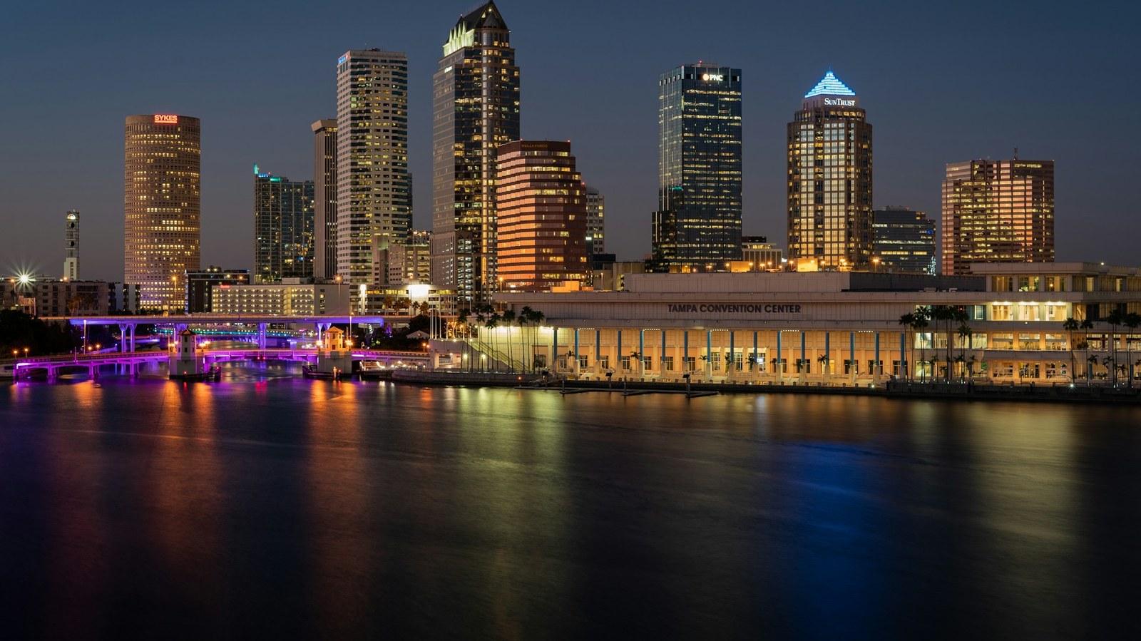 Tampa, Florida skyline on the bay